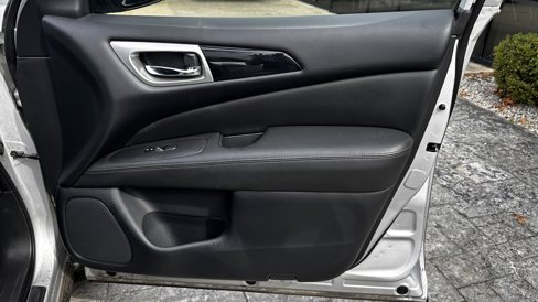 Used 2018 Nissan Pathfinder S image 26