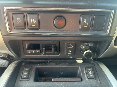 Used 2017 Nissan Titan SV image 10