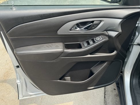 Used 2020 Chevrolet Traverse LS image 10