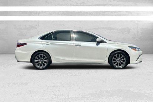 Used 2015 Toyota Camry image 3
