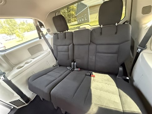 Used 2020 Dodge Grand Caravan SE w/ UConnect Hands-Free Group image 29