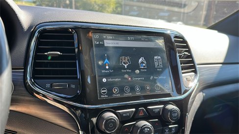 Used 2022 Jeep Grand Cherokee Laredo X image 19