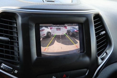 Used 2019 Jeep Cherokee Latitude Plus w/ Cold Weather Group image 4