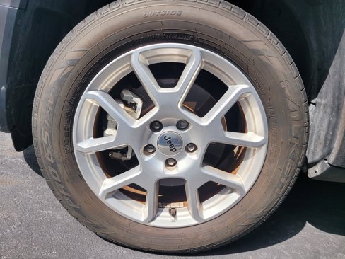 Used 2022 Jeep Renegade Latitude image 9