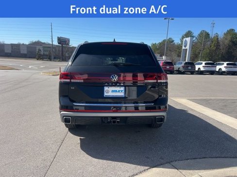 New 2025 Volkswagen Atlas Peak Edition SE image 4
