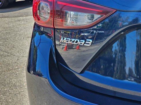 Used 2018 MAZDA MAZDA3 Touring image 16