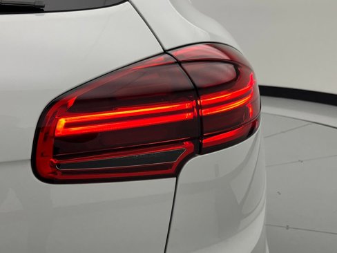 Used 2017 Porsche Cayenne Platinum Edition image 42