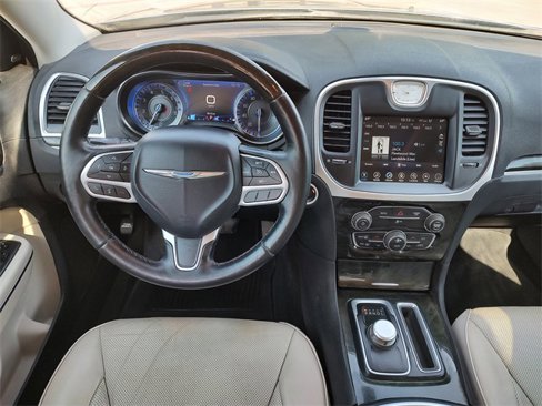 Used 2017 Chrysler 300 C image 13