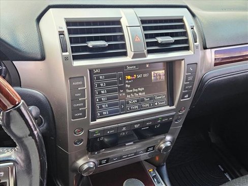 Used 2016 Lexus GX 460 image 14
