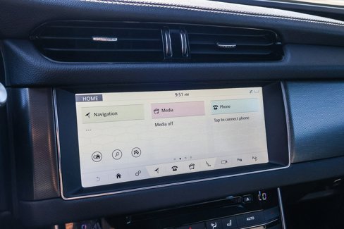 Used 2018 Jaguar XF S image 37