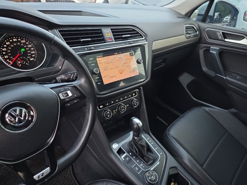 Used 2018 Volkswagen Tiguan SEL image 33