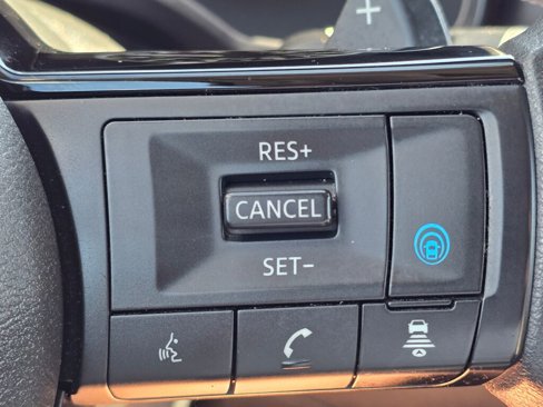 Used 2023 Nissan Rogue SV image 33