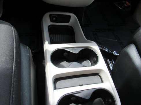 Used 2022 Chrysler Voyager LX image 25