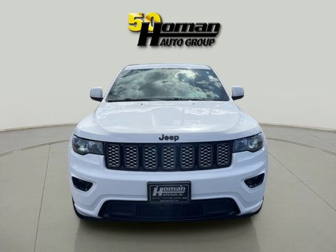 Used 2017 Jeep Grand Cherokee Altitude image 8
