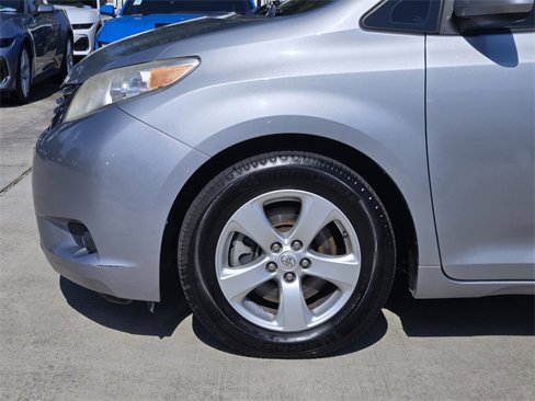 Used 2015 Toyota Sienna LE image 8