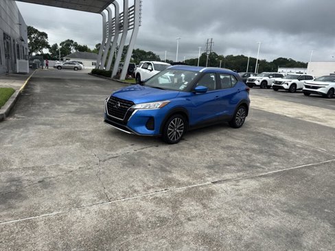 Used 2021 Nissan Kicks SV image 3