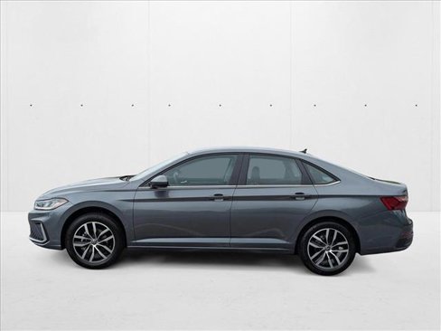 New 2025 Volkswagen Jetta SE image 5