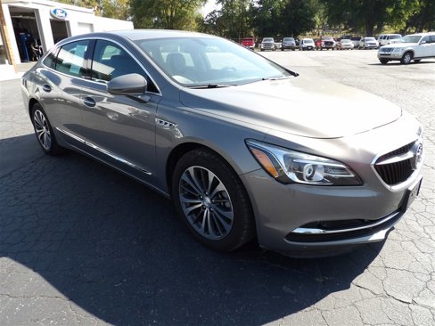 Used 2017 Buick LaCrosse Essence image 8