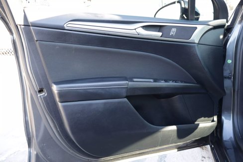 Used 2020 Ford Fusion SE image 18