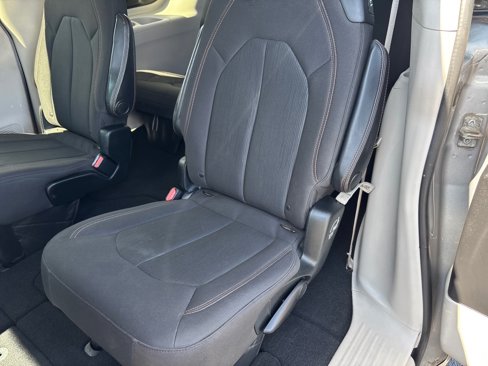 Used 2017 Chrysler Pacifica LX image 16