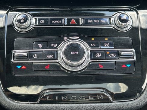 Used 2021 Lincoln Corsair AWD w/ Premium Package image 64