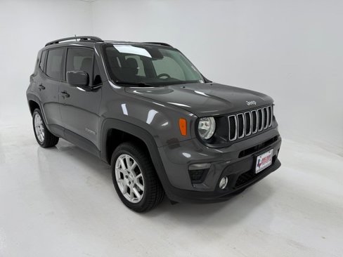 Used 2019 Jeep Renegade Latitude image 2