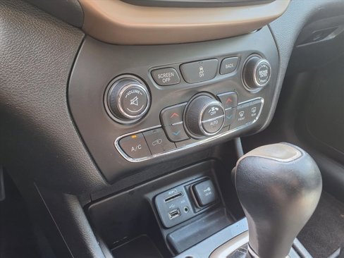 Used 2018 Jeep Cherokee Limited image 20