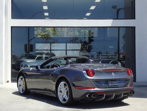 Used 2015 Ferrari California T image 5