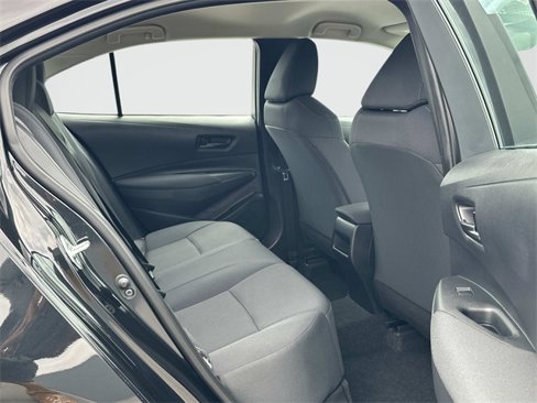 Used 2022 Toyota Corolla LE image 18