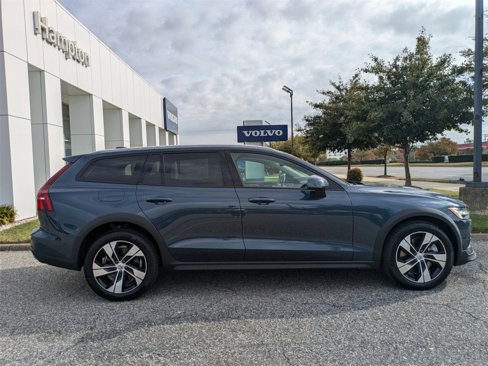 Certified 2023 Volvo V60 B5 Cross Country Plus image 2