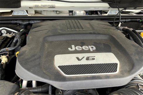 Used 2016 Jeep Wrangler Sahara w/ Connectivity Group image 32
