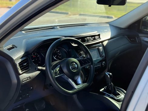 Used 2018 Nissan Rogue S image 15