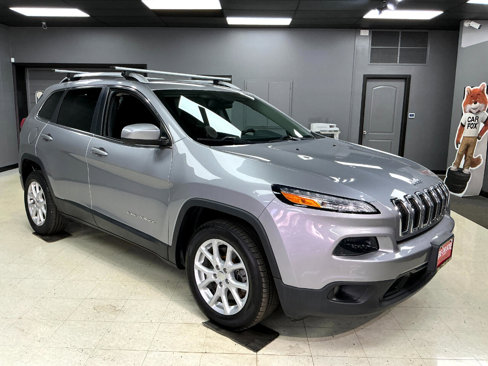 Used 2017 Jeep Cherokee Latitude image 2