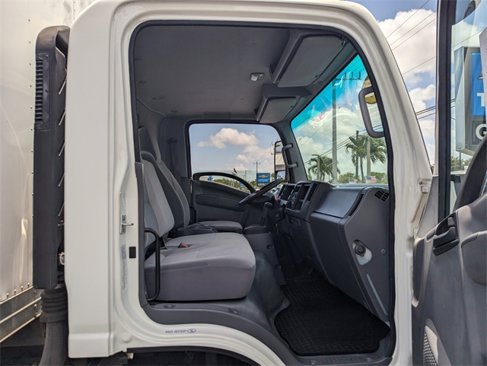 Used 2019 Isuzu NPR image 17