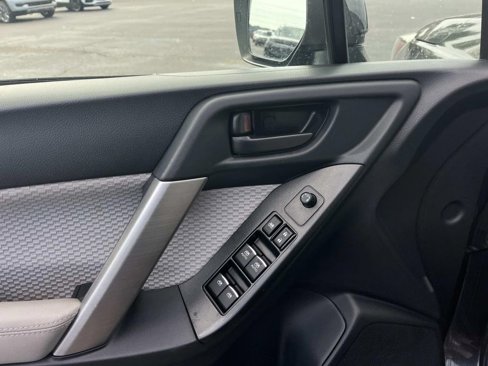 Used 2018 Subaru Forester 2.5i Premium w/ All-Weather Package image 14