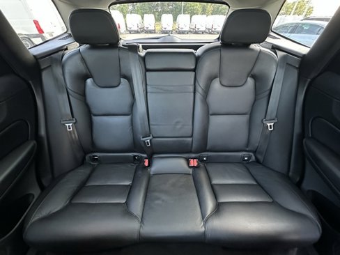 Used 2021 Volvo XC60 T5 Momentum w/ Advanced Package image 17