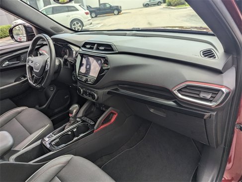 Used 2022 Chevrolet TrailBlazer RS w/ Sun and Liftgate Package image 17