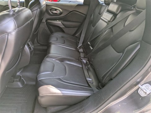 Used 2019 Jeep Cherokee Limited image 24