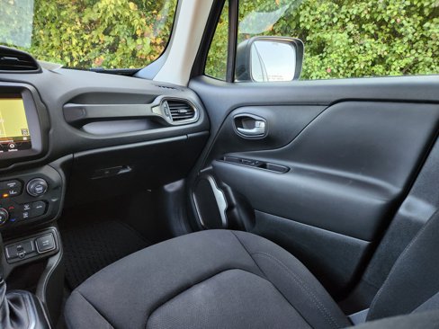 Used 2023 Jeep Renegade Latitude image 23
