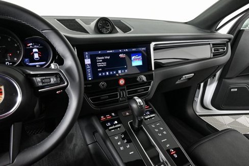 Certified 2025 Porsche Macan image 13