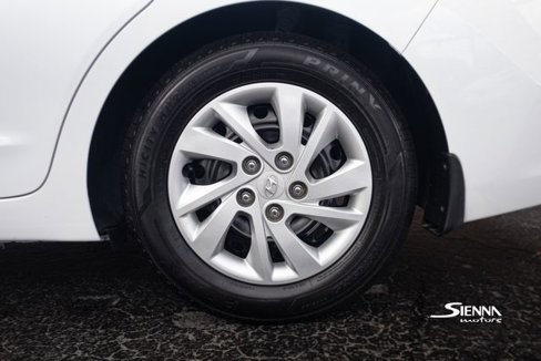 Used 2018 Hyundai Elantra SE image 26
