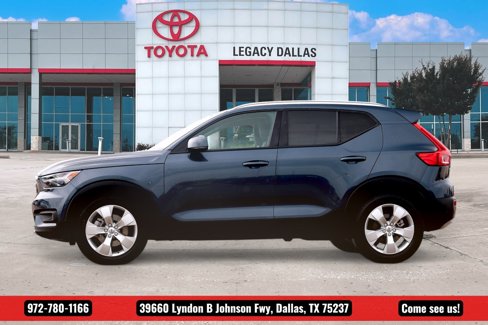 Used 2022 Volvo XC40 T5 Momentum image 5