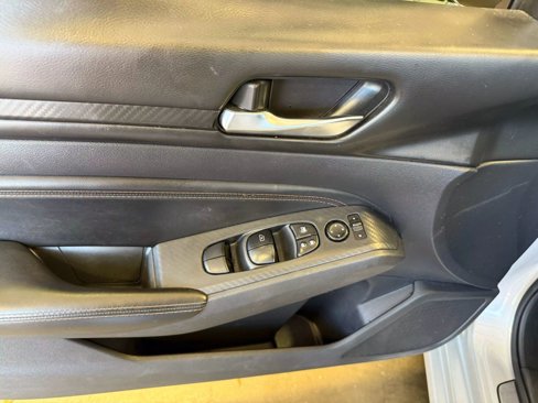 Used 2020 Nissan Altima 2.5 SR image 9