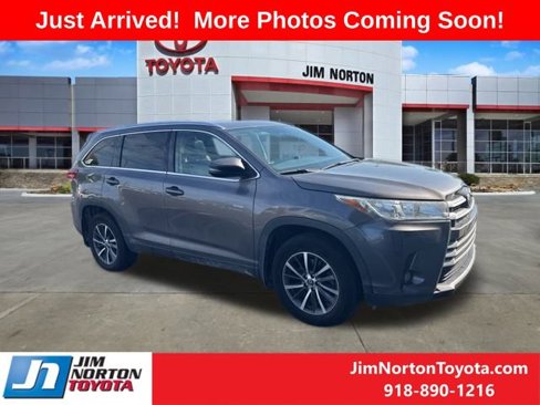 Used 2017 Toyota Highlander XLE image 1