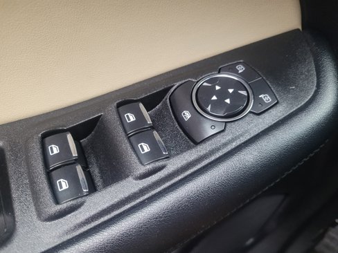 Used 2020 Ford Edge SE image 27