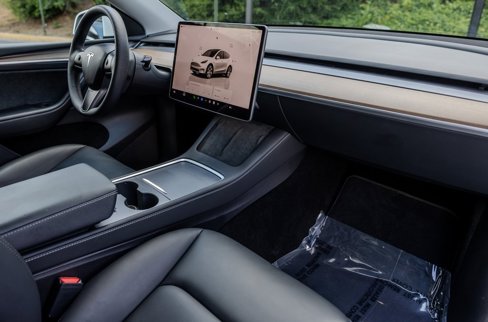 Used 2023 Tesla Model Y Long Range image 16