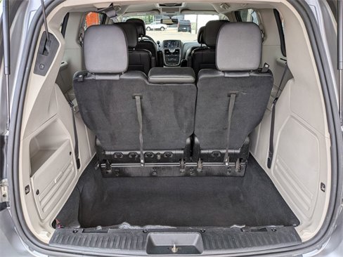 Used 2015 Chrysler Town & Country Touring-L w/ Driver Convenience Group image 25