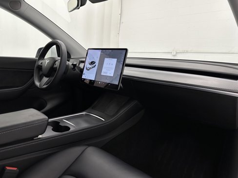 Used 2021 Tesla Model Y Long Range image 15