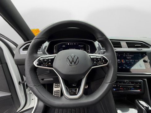 Certified 2022 Volkswagen Tiguan SEL R-Line image 11