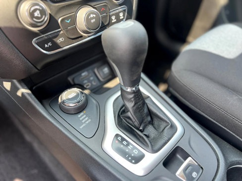 Used 2014 Jeep Cherokee Latitude w/ Cold Weather Group image 30